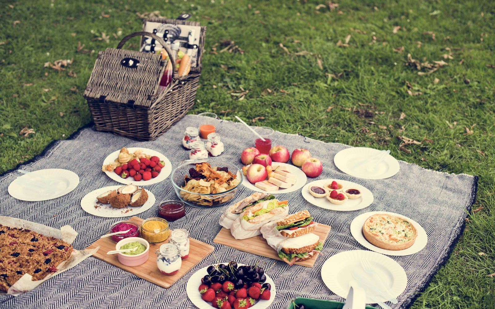 How to plan a sustainable, eco-friendly picnic – The Simple Sustainable ...